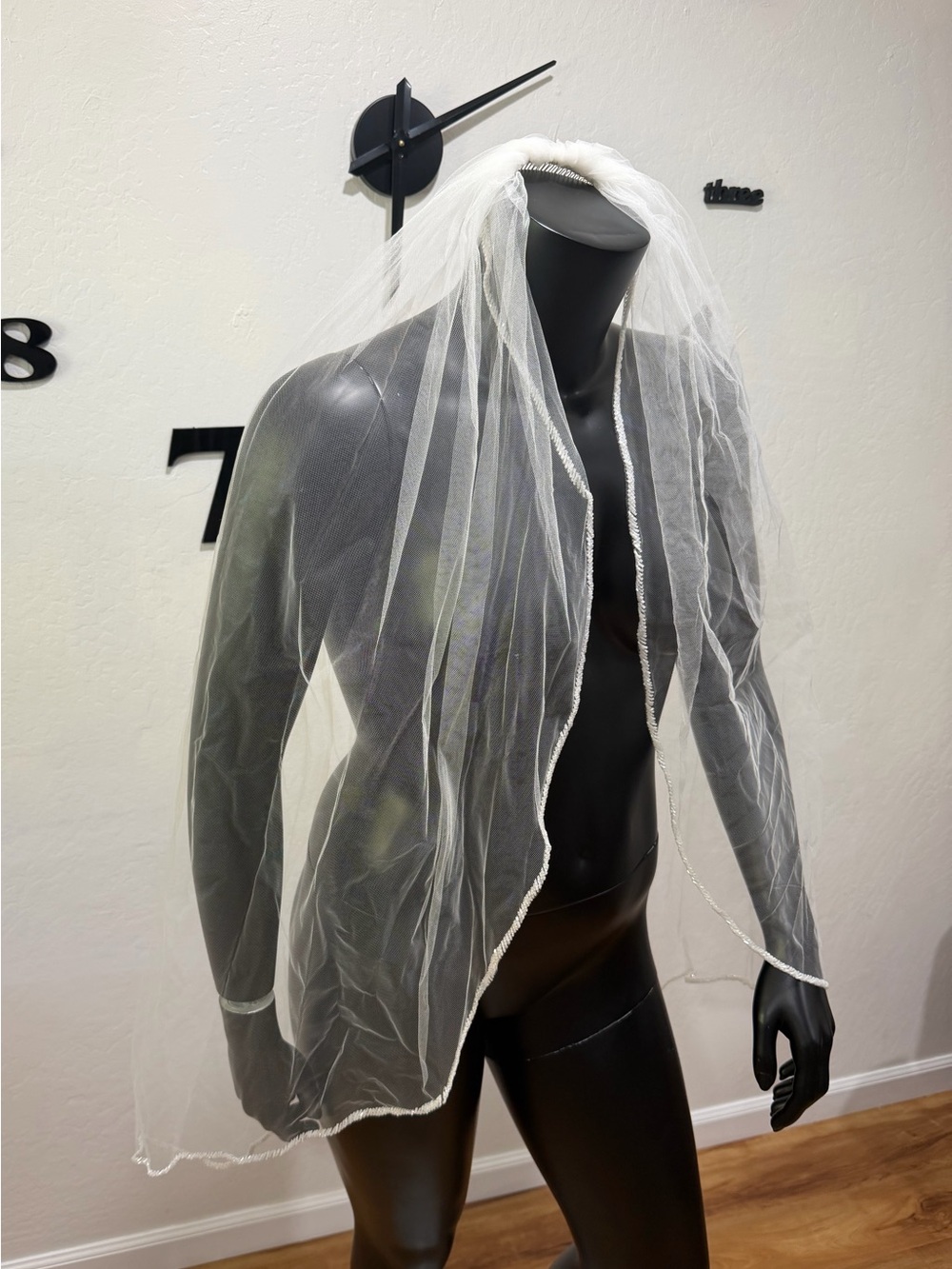 Bridal Wedding Veil with White Beaded Edge & Comb – NWOT